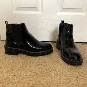 Black short “Chelsea” boots